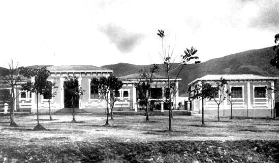 Escuela de Medicina Vargas.jpg
