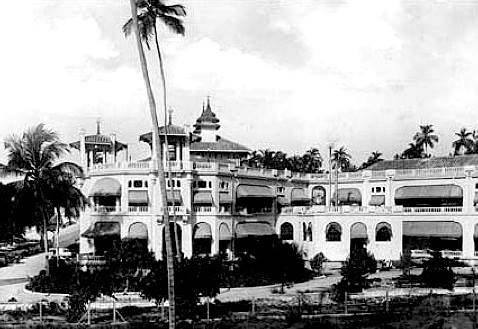 Hotel Miramar en Macuto.jpg