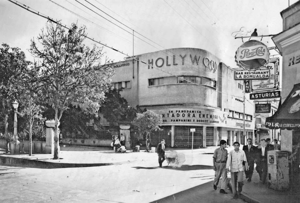 Inauguración del Cine Hollywood.jpg