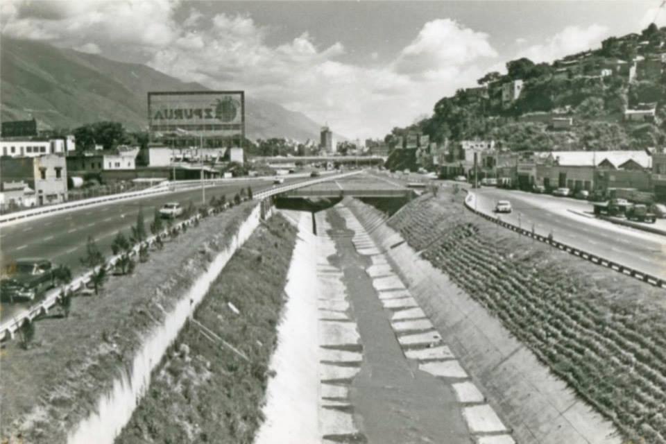 Puentes sobre El Guaire y El Valle.jpg