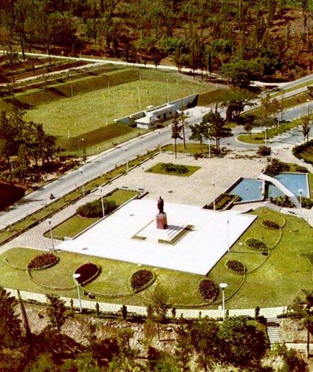 Plaza Alejandro Petión.jpg