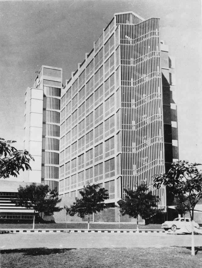 Edificio de la FAU UCV.jpg