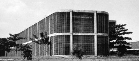 Escuela de Ingeniería y Petróleo de LUZ.jpg