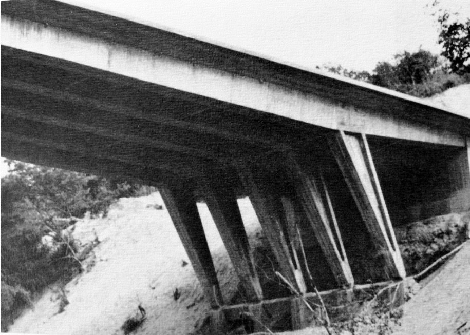 Puente en la urbanización El Llanito.jpg