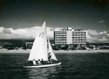 Se inaugura el hotel Bella Vista.png