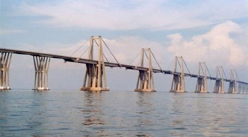 Se inaugura el Puente sobre el Lago.jpg