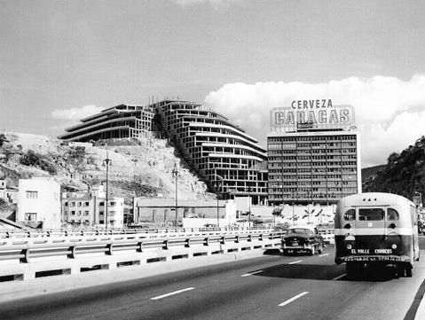 Se paraliza la construcción de El Helicoide.jpg