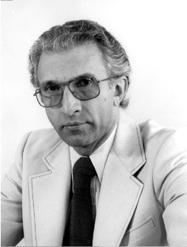 Eduardo Castillo decano FAU.png