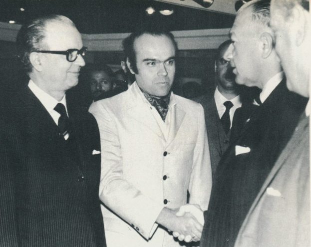 Julio Coll premiado.jpg
