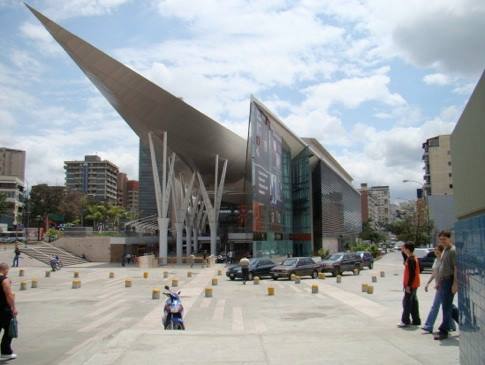 Centro Comercial Millenium Mall.jpg