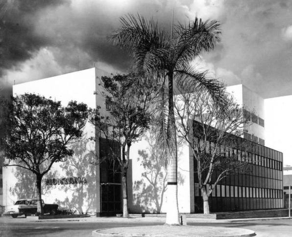 Edificio Administrativo de Pinturas Montana.jpg