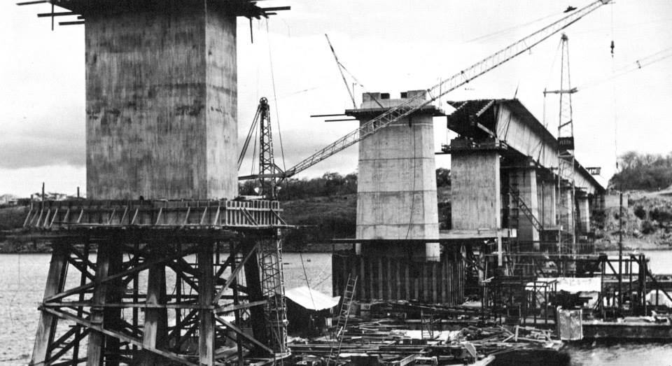 Puente sobre el río Caroní.jpg