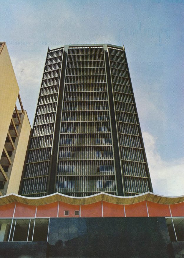 Edificio Centro Empresarial.jpg