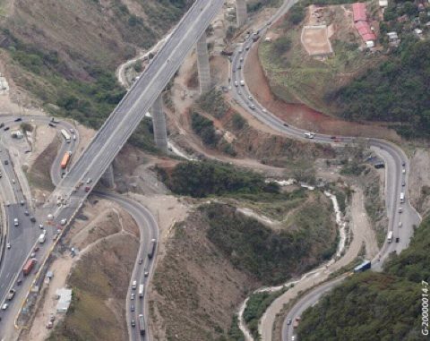 Viaducto Caracas – La Guaira.jpg