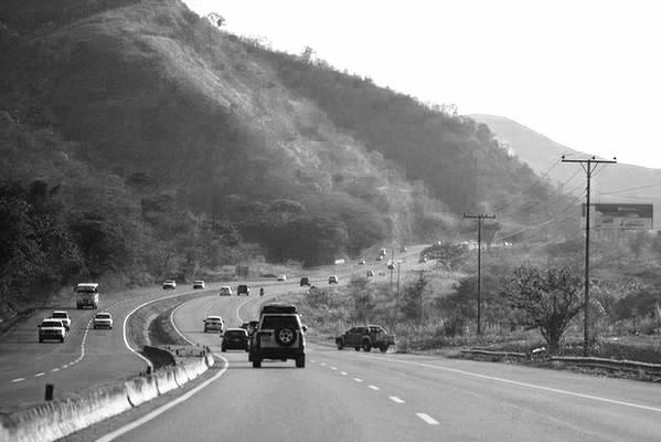 Autopista Coche-Tejerías.jpg