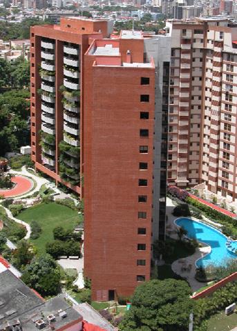 Conjunto Los Chorros Plaza.jpg