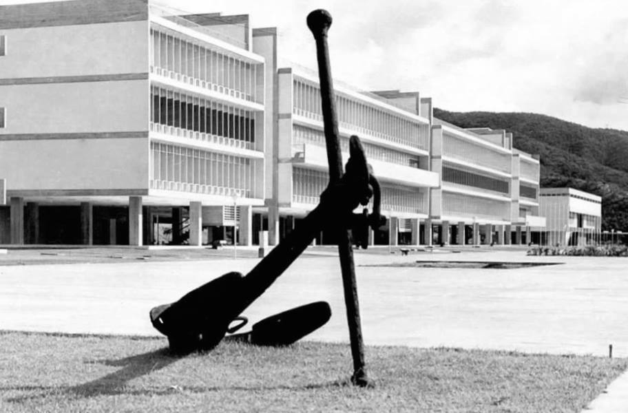 Escuela Naval de Venezuela en Mamo.jpg