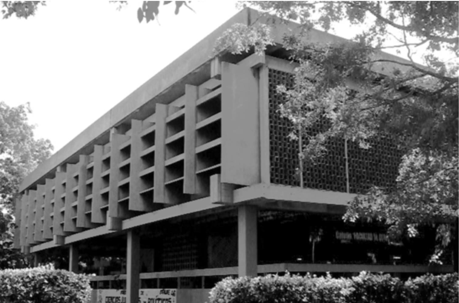 Facultad de Ciencias Políticas LUZ.jpg