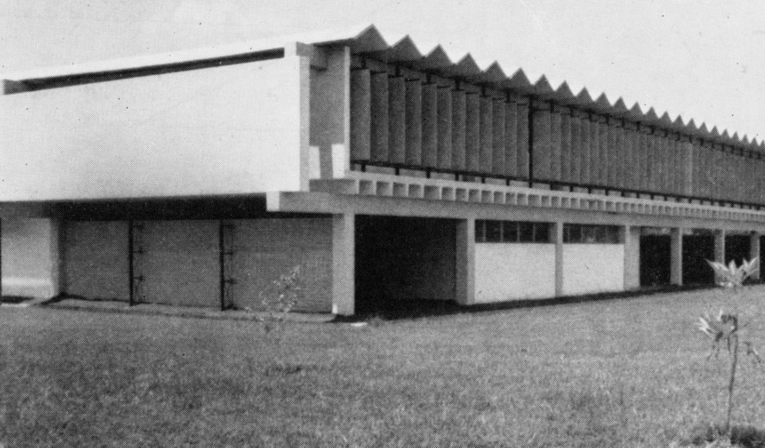 Centro de Profesionales Universitarios Maracay.jpg