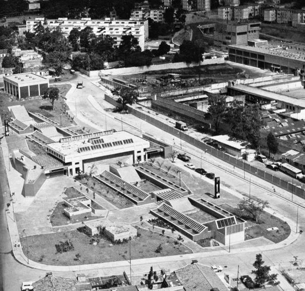 Espacio público Estacion ProPatria.jpg