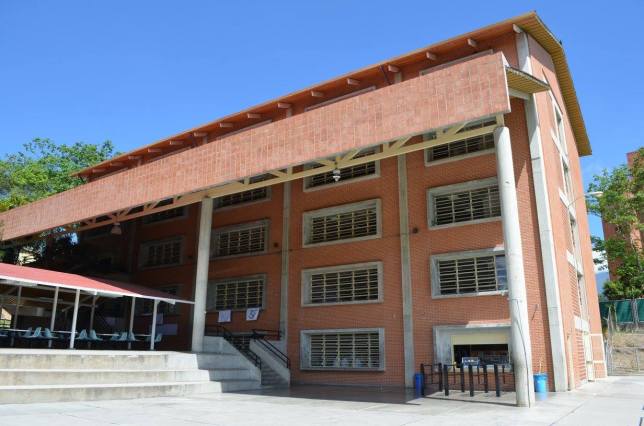 Nueva sede del Colegio Henry Clay.jpg