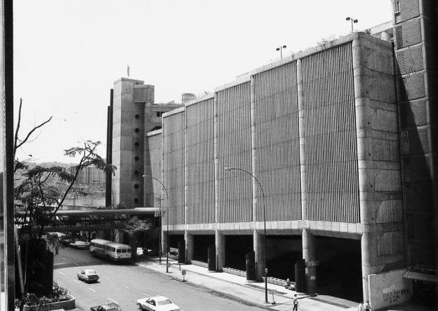 Estacionamiento Lecuna.jpg