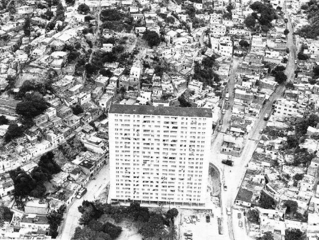 Exposición Un pacto con el vacio.jpg