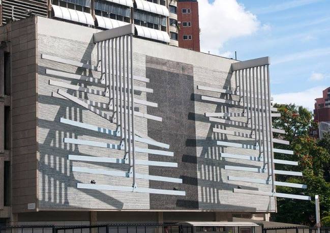 Torre Capriles 2 Escultura urbana Progresión a centro móvil.jpg