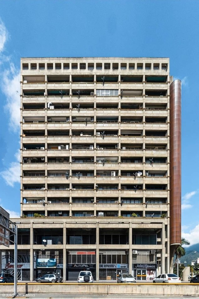 Torre Centro Comercial Bello Monte 1.jpg