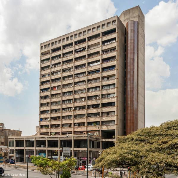Torre Centro Comercial Bello Monte.jpg