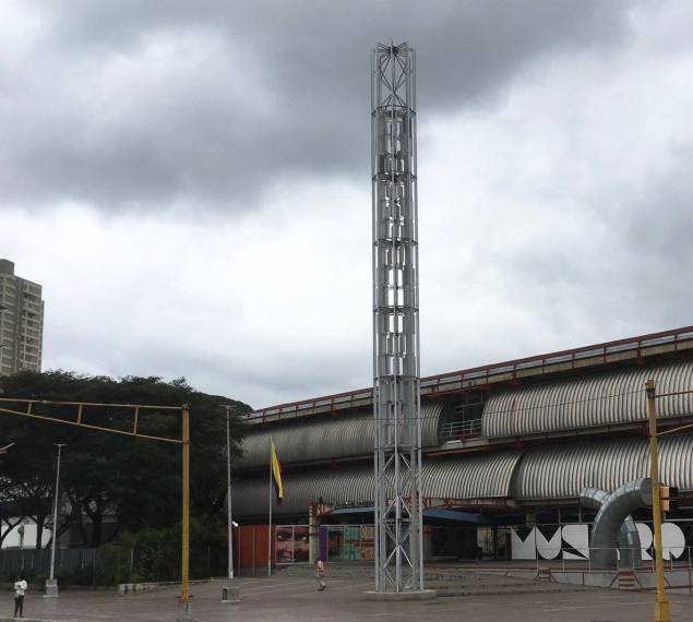 Vertical Vibrante Oro y Plata en MUSARQ.jpg