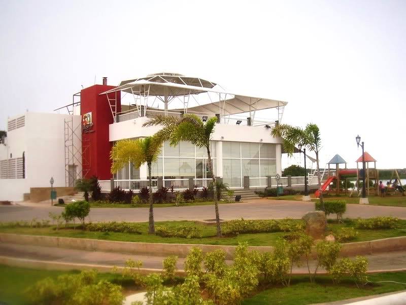 Recuperación Plaza El Buen Maestro.jpg