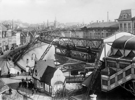 1920px-Wuppertaler_Schwebebahn_c1913_LOC_03961u
